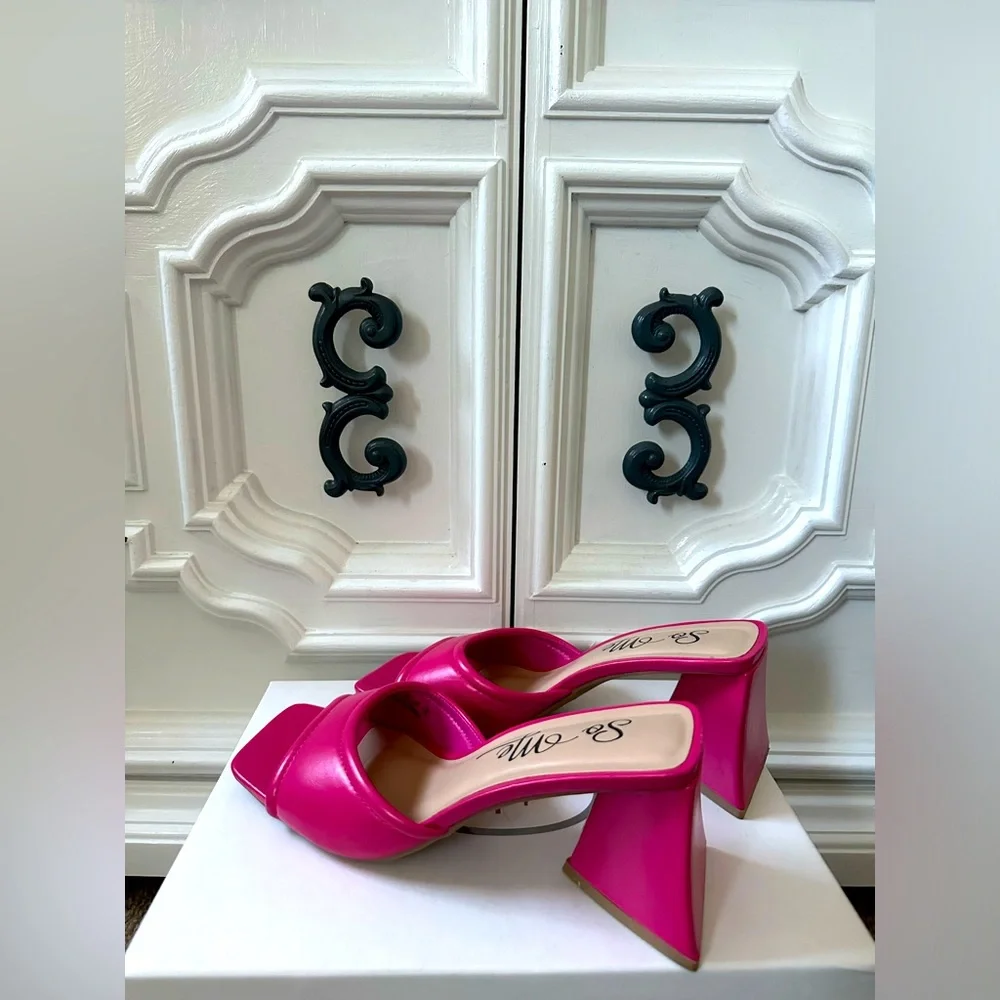 Pink triangle chunky sandals - Picture 1 of 2
